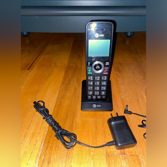 AT&T cordless phone DLP73510 - 3 hand sets with base and cords, no batteries NEW - Picture 3 of 10